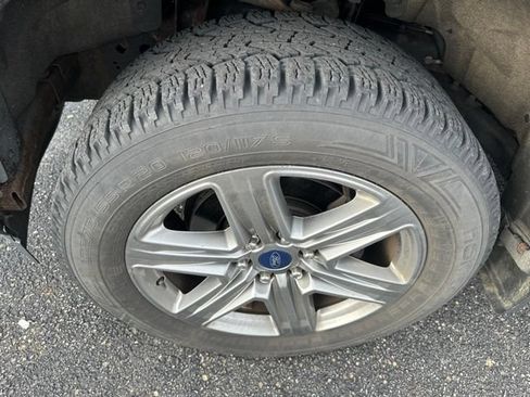 Used 2018 Ford F150 XLT w/ Equipment Group 302A Luxury AWD/4WD image 4