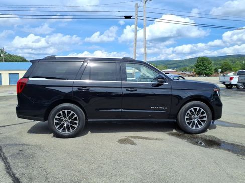 Used 2025 Ford Expedition Platinum AWD/4WD image 2