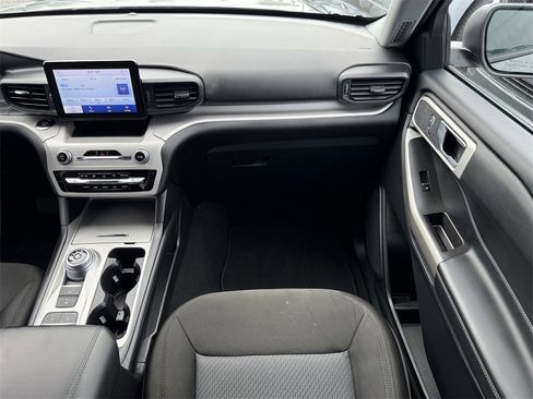 Used 2024 Ford Explorer XLT image 17