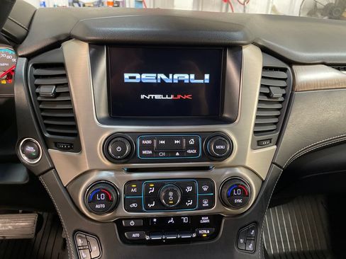 Used 2019 GMC Yukon XL Denali w/ Denali Ultimate Package AWD/4WD image 19
