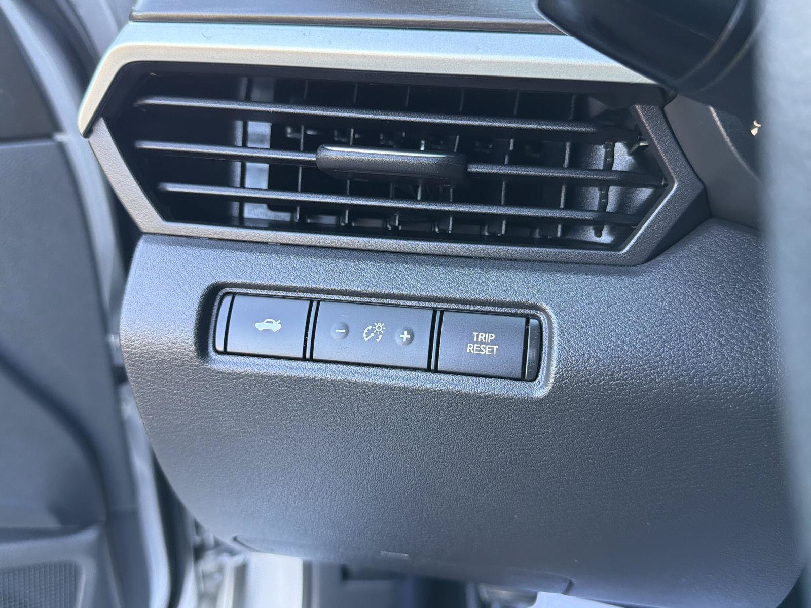Used 2024 Nissan Altima 2.5 SV FWD image 16