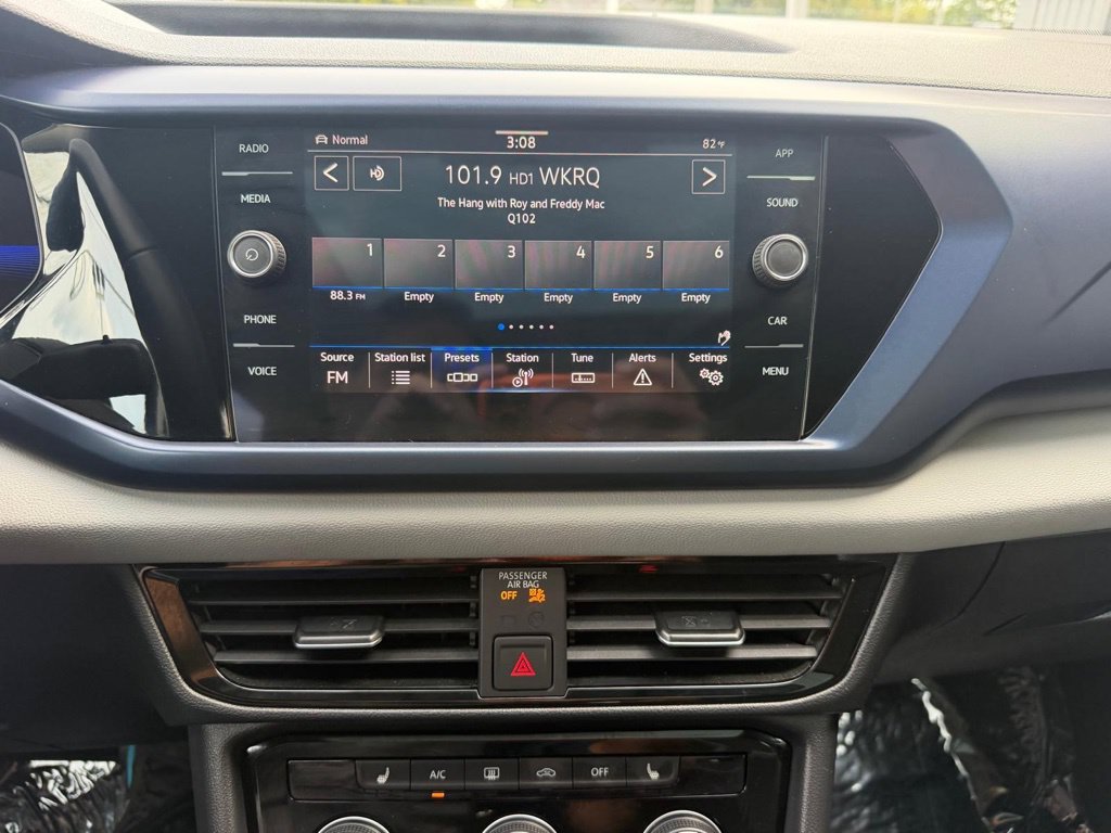 Used 2023 Volkswagen Taos SE w/ Panoramic Sunroof Package AWD/4WD image 40