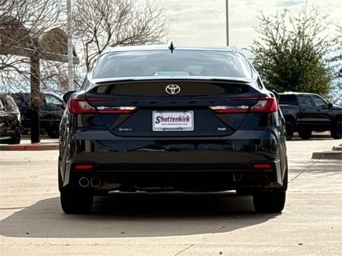 Used 2025 Toyota Camry SE image 7