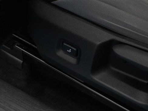 Used 2025 Toyota Tacoma TRD Off-Road image 16