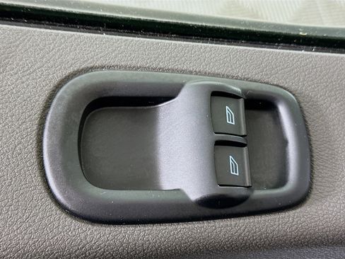 Used 2023 Ford E-Transit Medium Roof image 14