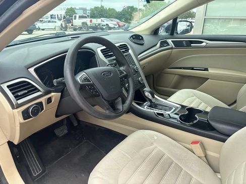 Used 2014 Ford Fusion SE FWD image 10