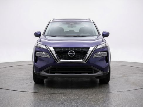 Used 2025 Nissan Rogue SV AWD/4WD image 2