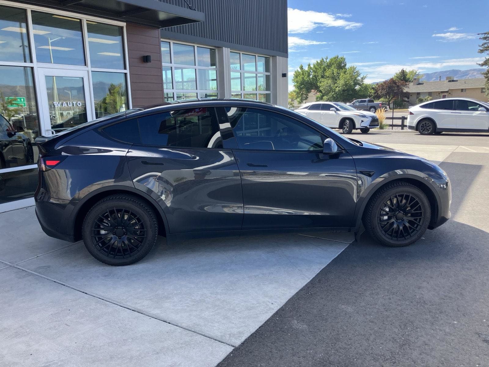 Used 2024 Tesla Model Y Long Range AWD/4WD image 9