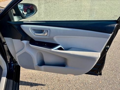 Used 2015 Toyota Camry XLE image 10