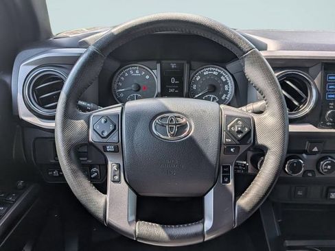 Used 2019 Toyota Tacoma TRD Sport AWD/4WD image 15