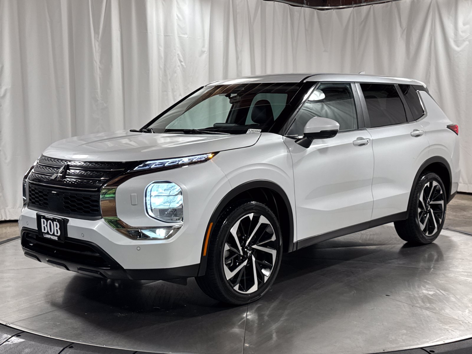 Used 2023 Mitsubishi Outlander SE AWD/4WD image 1
