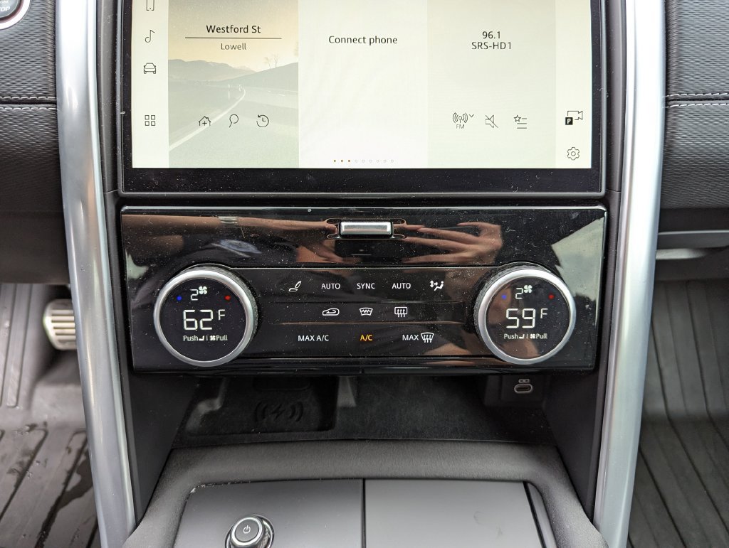 Used 2025 Land Rover Discovery Dynamic SE AWD/4WD image 23