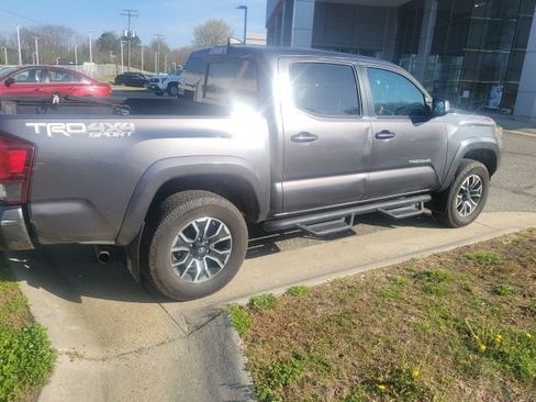 Used 2020 Toyota Tacoma TRD Sport image 1