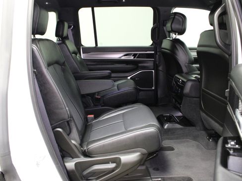 Used 2025 Jeep Wagoneer Series II AWD/4WD image 15