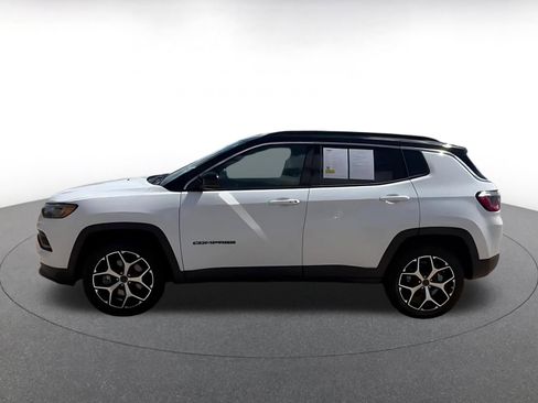 Used 2025 Jeep Compass Limited AWD/4WD image 9