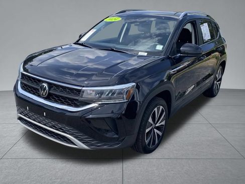 Used 2024 Volkswagen Taos SE FWD image 2