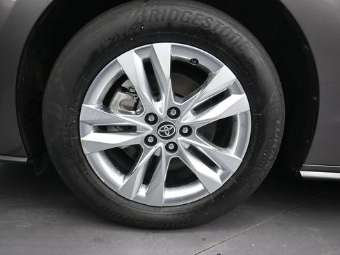Used 2021 Toyota Sienna Limited FWD image 10