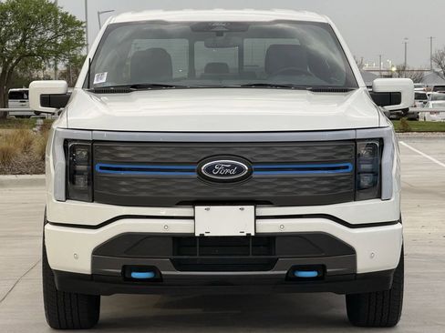 Used 2022 Ford F150 Lightning Lariat image 7