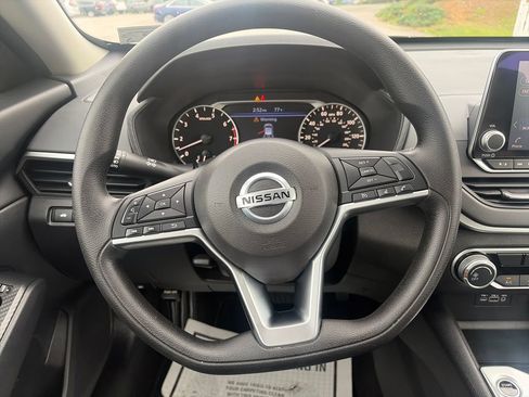 Used 2022 Nissan Altima 2.5 SV FWD image 15