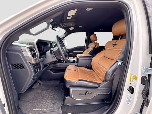 Used 2024 Ford F250 Platinum AWD/4WD image 5