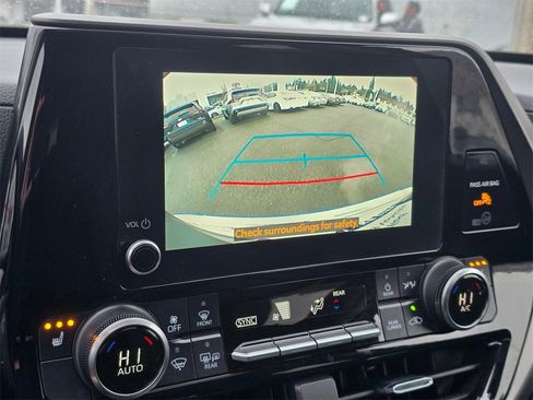 Certified 2024 Toyota Highlander LE image 35