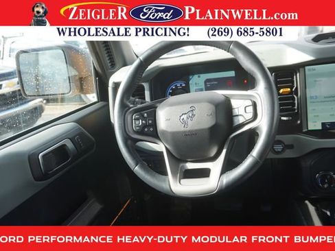 Used 2022 Ford Bronco Badlands image 13