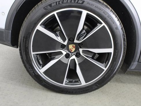 Used 2024 Porsche Macan 4 Electric image 12