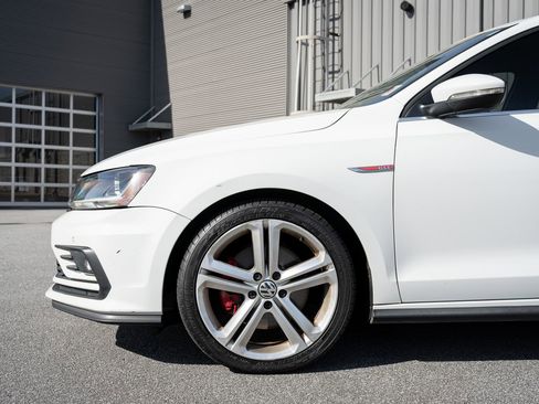 Used 2017 Volkswagen Jetta GLI image 4