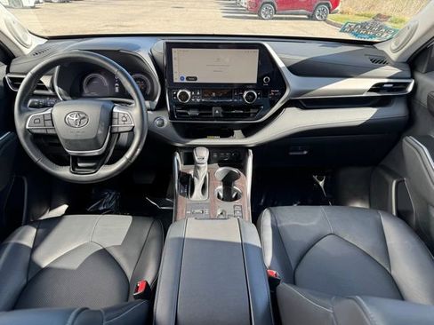 Used 2023 Toyota Highlander Limited AWD/4WD image 7