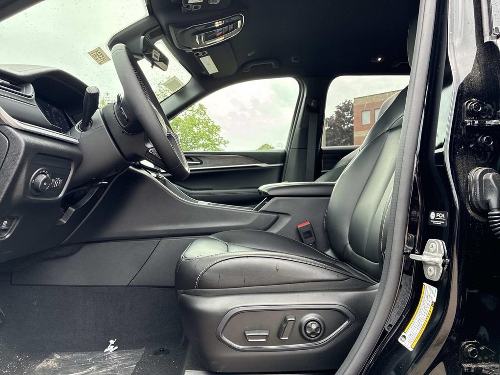 New 2026 Jeep Grand Cherokee Limited AWD/4WD image 11