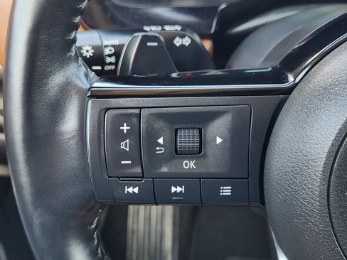 Used 2024 Nissan Pathfinder Platinum FWD image 29