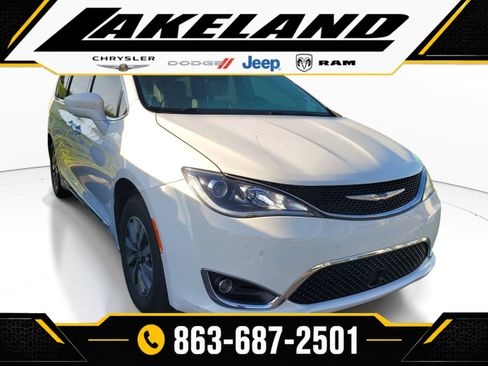 Used 2020 Chrysler Pacifica Touring-L Plus w/ Tire & Wheel Group FWD image 1