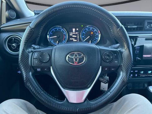 Used 2018 Toyota Corolla SE FWD image 14