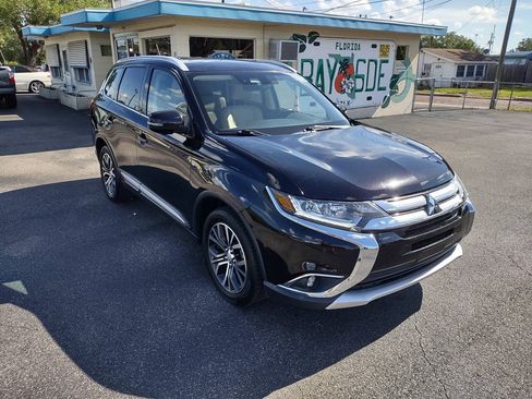 Used 2018 Mitsubishi Outlander SEL AWD/4WD image 3