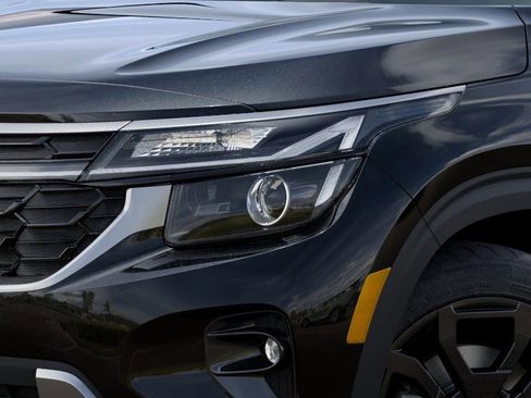 New 2025 Kia Seltos X-Line image 11