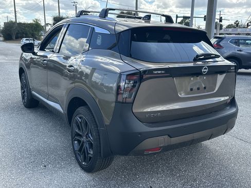 New 2026 Nissan Kicks SR FWD image 9