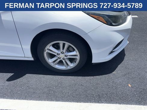 Used 2017 Chevrolet Cruze LT FWD image 2