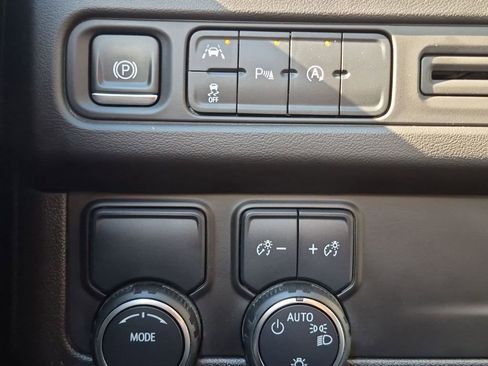 Used 2024 Chevrolet Tahoe LT RWD image 10