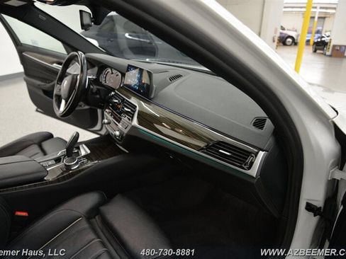 Used 2018 BMW 530e iPerformance image 21