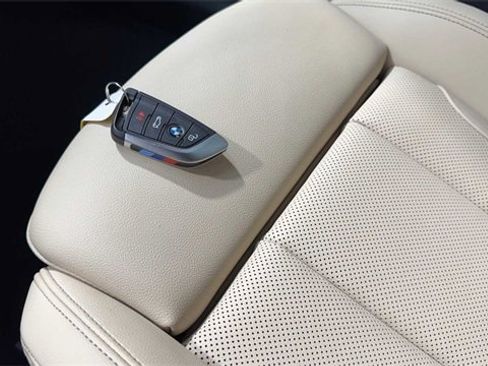 Used 2025 BMW M440i Convertible image 25