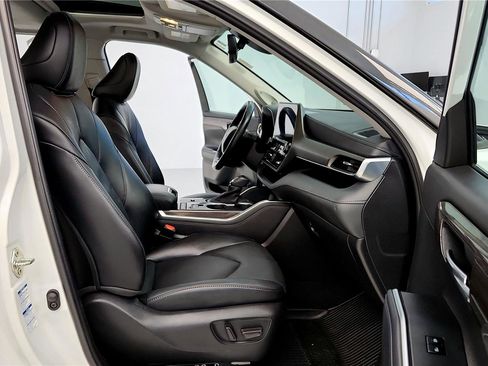 Used 2022 Toyota Highlander Limited image 17