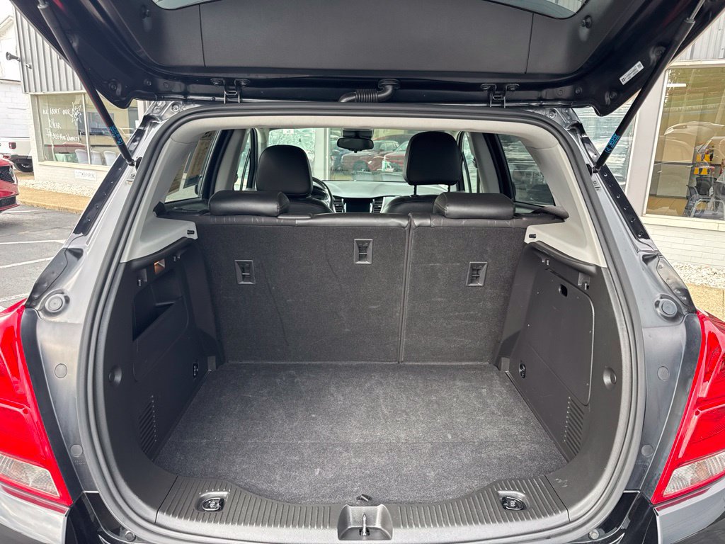 Used 2019 Chevrolet Trax LT w/ LT Convenience Package AWD/4WD image 8