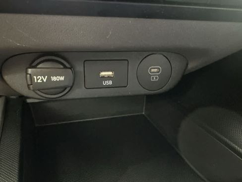 Used 2025 Hyundai Elantra SE FWD image 17