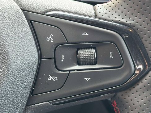 Used 2024 Chevrolet Trax RS FWD image 22