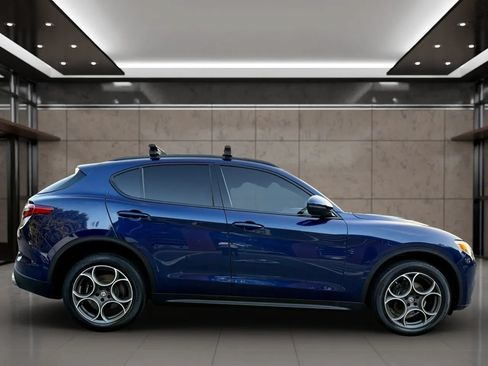 Used 2018 Alfa Romeo Stelvio Sport w/ Quick Order Package 22J Sport AWD/4WD image 12