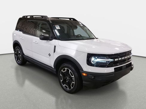 Used 2024 Ford Bronco Sport Outer Banks w/ Tech Package image 3