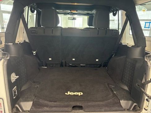Used 2017 Jeep Wrangler Unlimited Sahara image 10