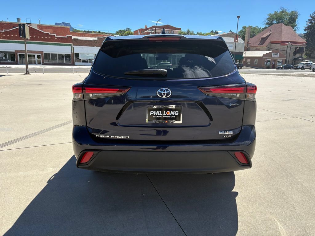 Used 2025 Toyota Highlander XLE AWD/4WD image 5