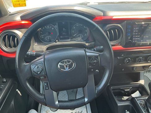 Used 2017 Toyota Tacoma TRD Sport RWD image 21