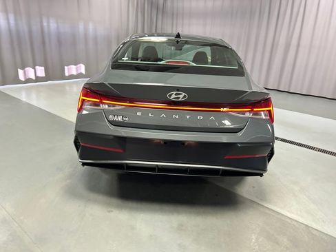 Used 2025 Hyundai Elantra SEL image 6